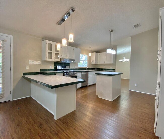 Building Photo - 1301 Lipan Trail