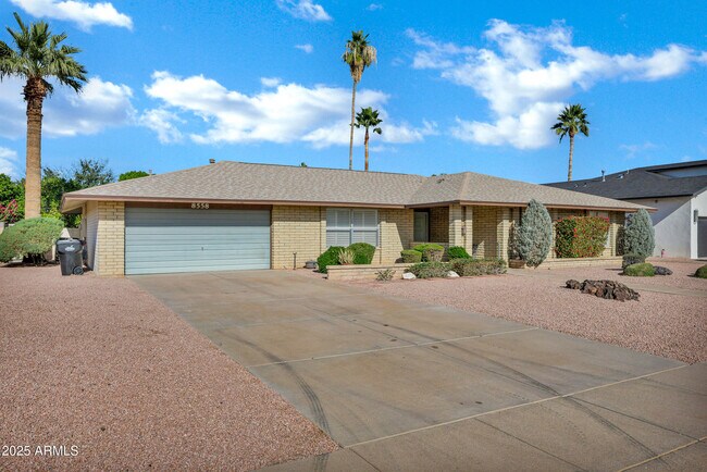 Building Photo - 8558 E Vía De Viva