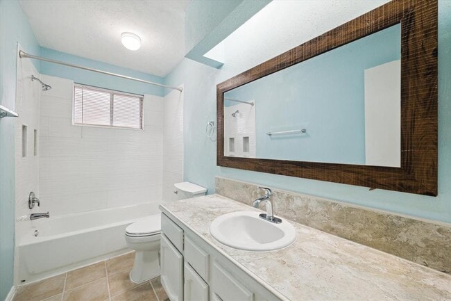 Building Photo - 5815 Bridgegate Dr