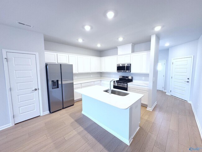 Building Photo - 161 Little Britain St