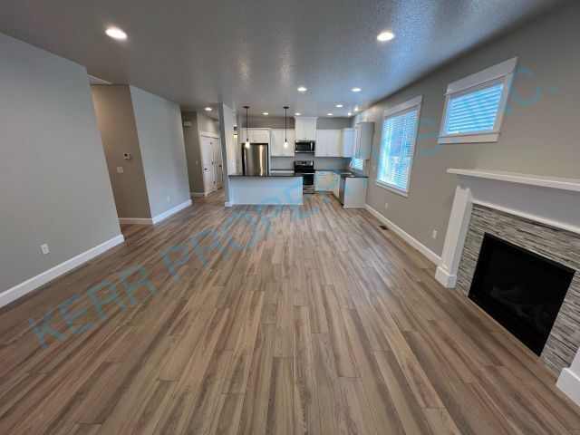 Building Photo - Charming 4-Bedroom Home with 2 Full Baths ...
