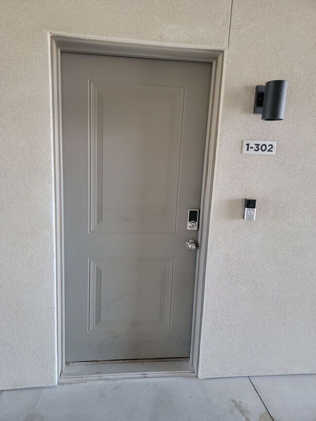 Building Photo - Stylish Desert Color 2 Bedroom Condo. Wash...