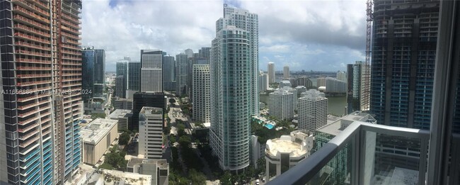 Building Photo - 1060 Brickell Ave