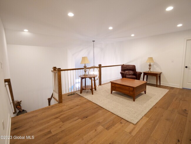Building Photo - 7 Monterey Ct