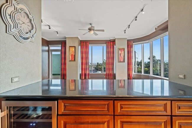 Building Photo - 360 E Desert Inn Rd