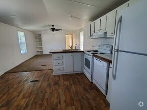 Building Photo - Ready to move in!