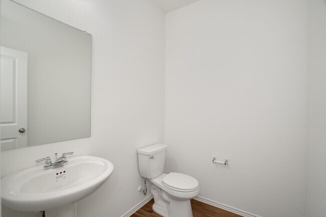 Building Photo - 704 Mallow Rd