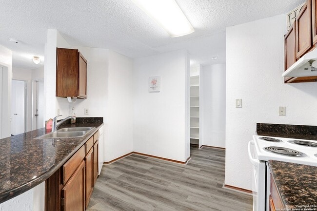 Building Photo - 6943 Sunshine Tree Dr