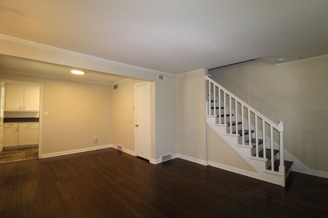Building Photo - 2 Bedroom Duplex in North Kansas City