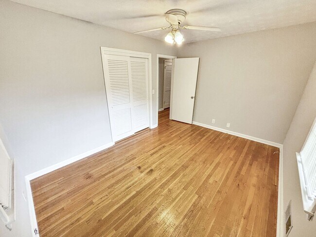 Building Photo - Renovated Brick Ranch w/Basement