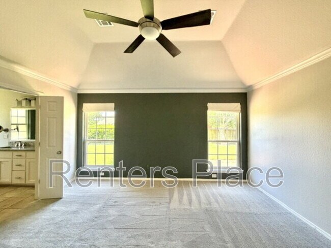 Building Photo - 3004 S Tamarack Ave
