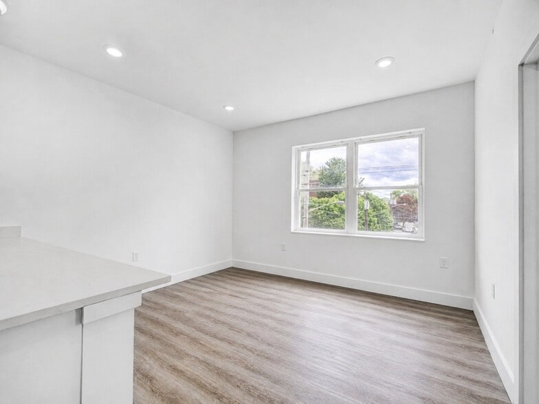 Building Photo - 1127 Stuyvesant Ave.