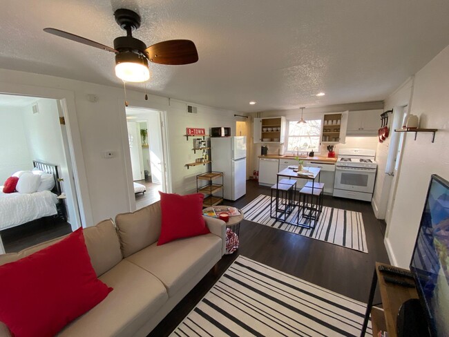 Building Photo - FULLY FURNISHED HOME 2 BED, 1 BATH LOCATED...