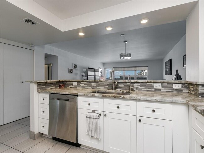 Building Photo - 3900 Galt Ocean Dr