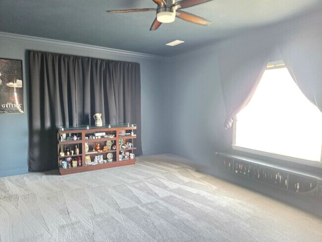 Building Photo - Large 4 Bedroom Home in Rolling Hills Ranch!