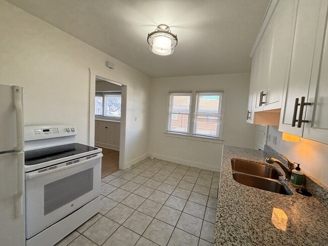 Building Photo - 361-361 Williams Ave S