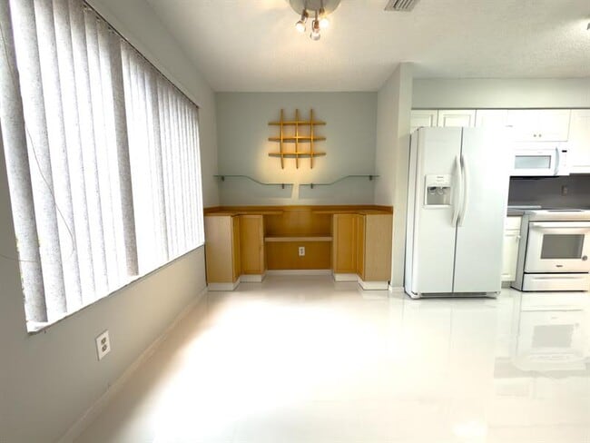 Building Photo - 1705 SW 110th Terrace