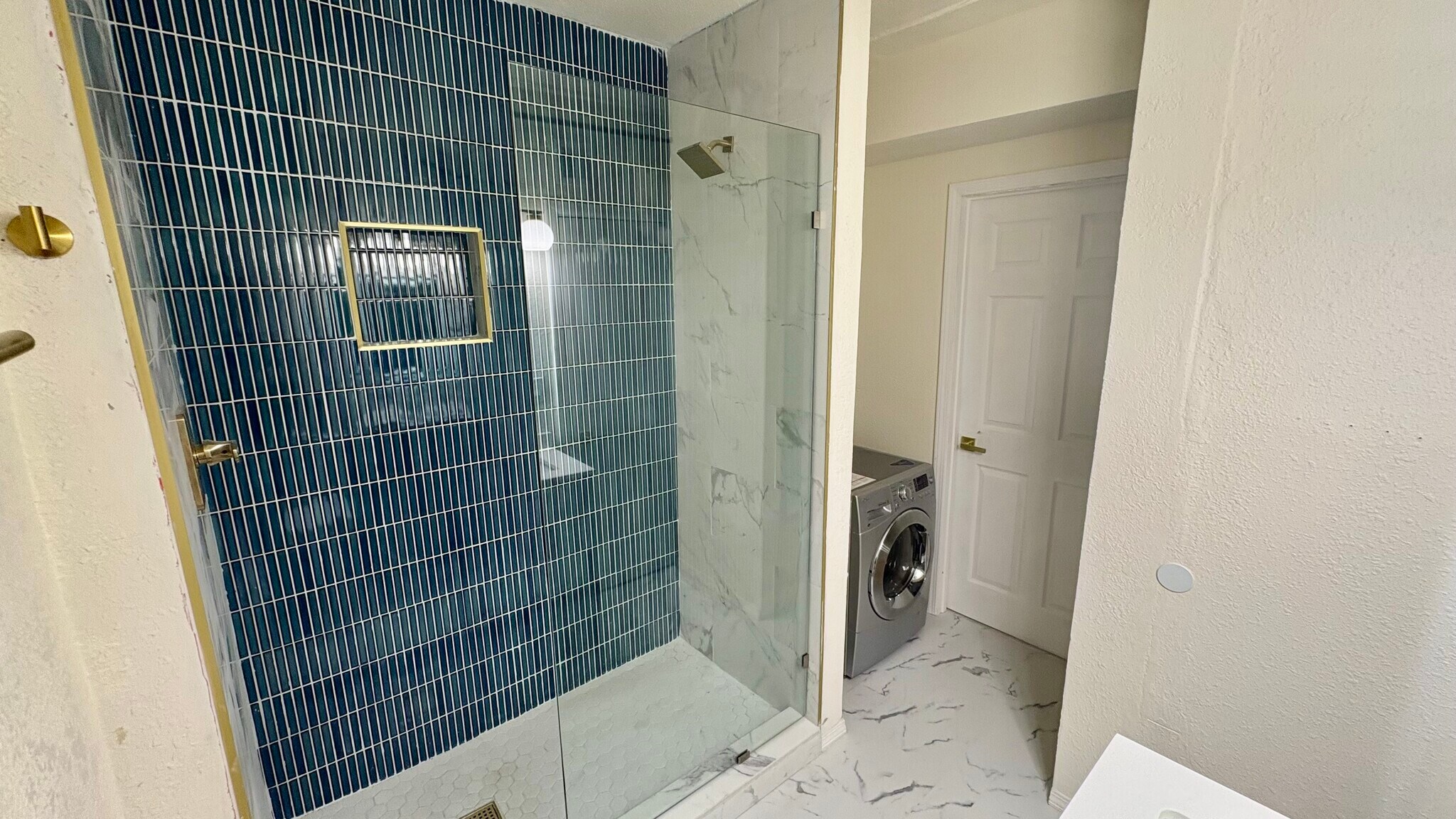 Building Photo - 2928 Piedmont Dr