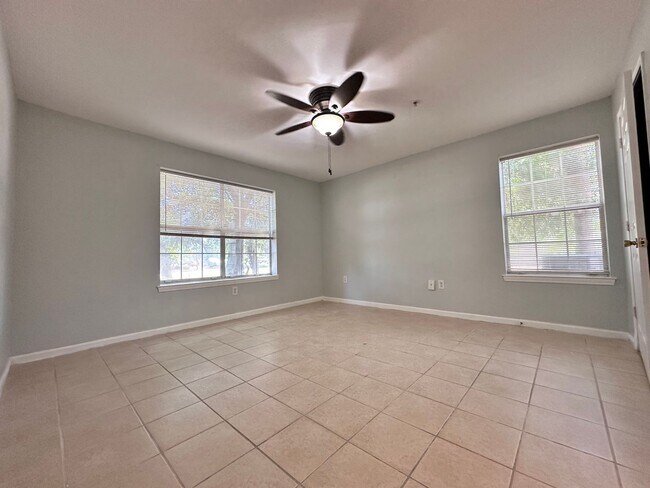 Building Photo - Spacious 2 Bed / 2 Bath Condo in Indian Lake – Ground Floor Unit