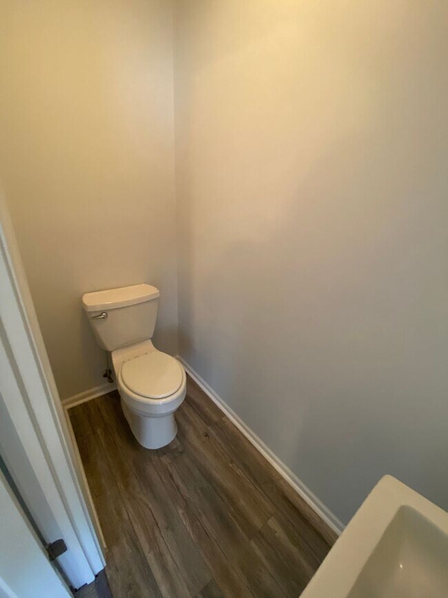 Building Photo - Ivy Street Duplex