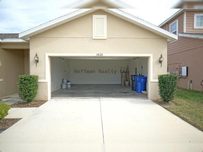 Building Photo - 3-bed, 2-bath, with Den and 2-car garage