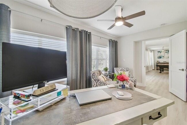 Building Photo - 3922 Fontainebleau Dr