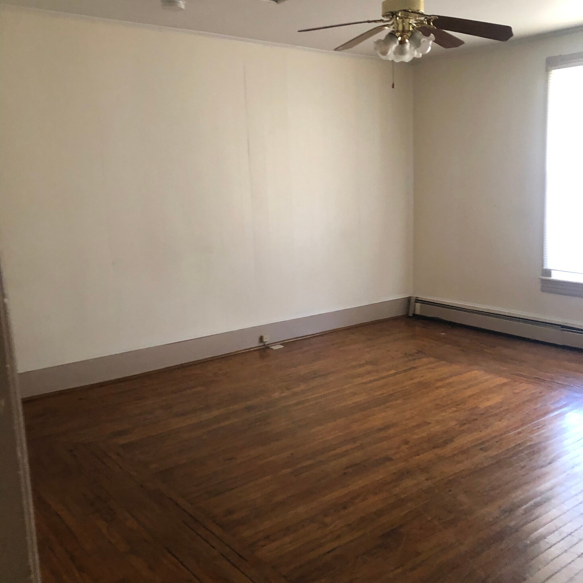 Living room - 222 W Main St
