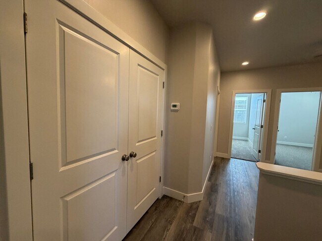 Building Photo - BRAND NEW TOWNHOME FOR RENT!
