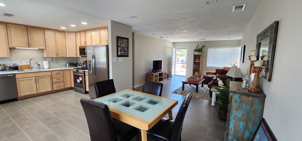 Building Photo - 7714 Pennsylvania Pl NE