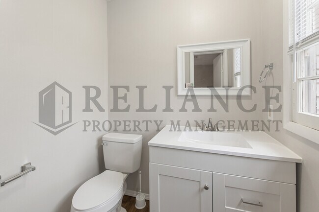 Building Photo - 1128 N Estelle St