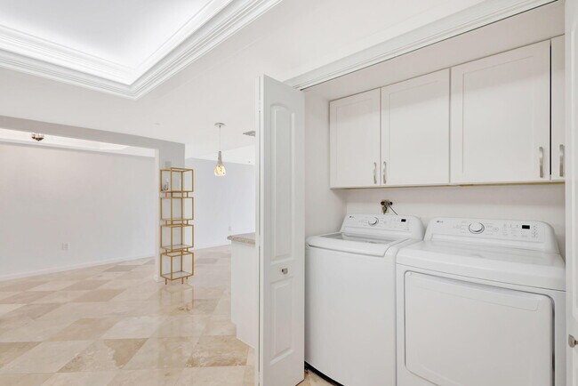 Building Photo - 400 S Beach Rd