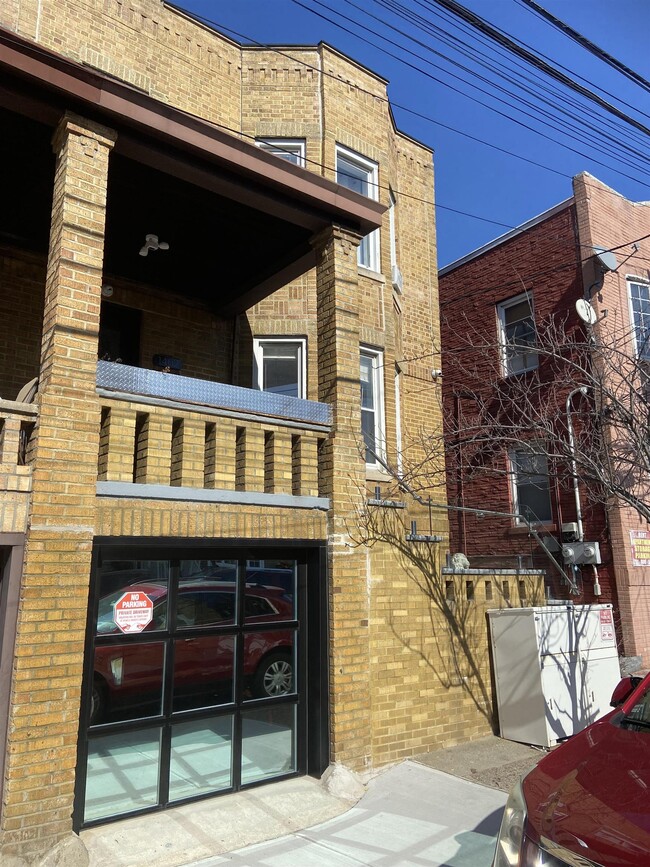 Building Photo - 1402 8th St