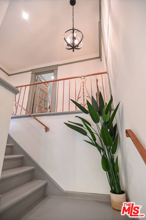 Building Photo - 1600 N Kingsley Dr