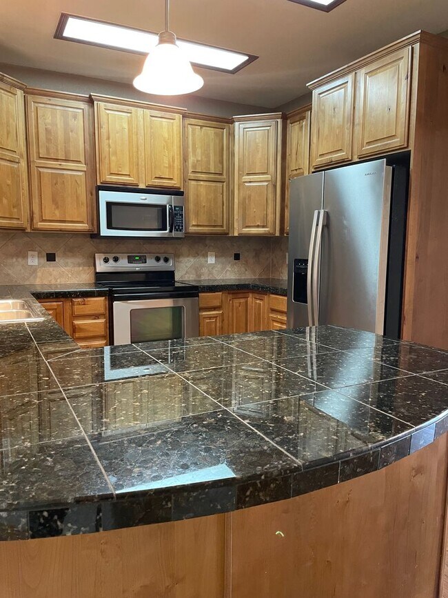 Building Photo - 3545 Big Ben Dr