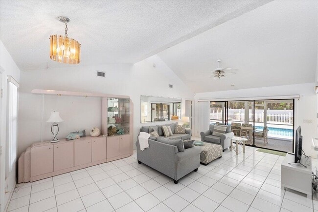 Building Photo - 901 Sandy Oaks Dr