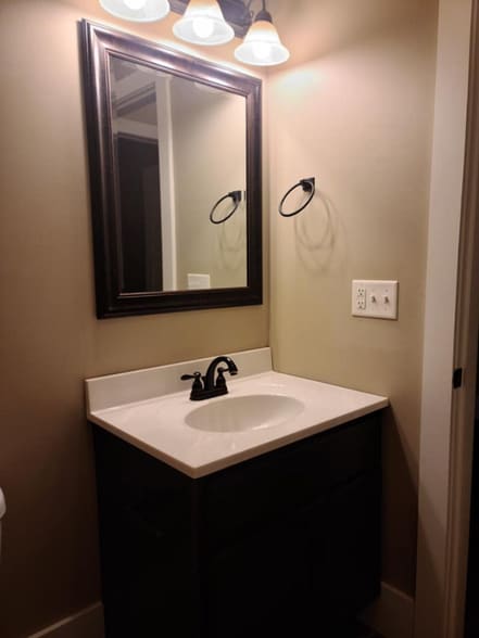 Building Photo - 2212 E 12th St