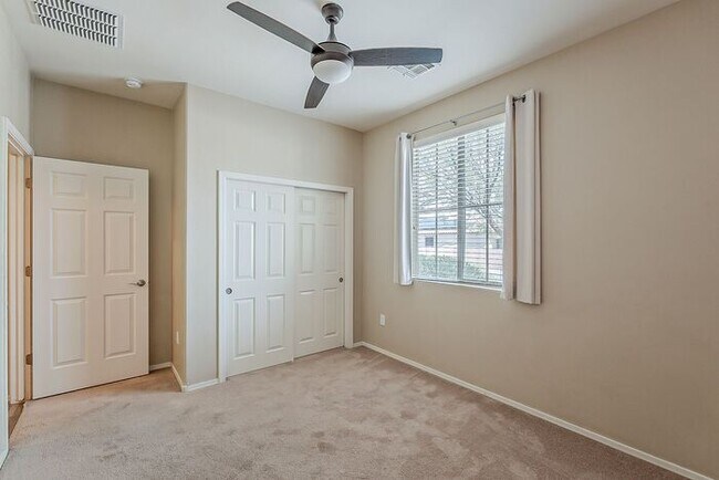 Building Photo - Modern 4 Bed Tucson Rental with Spacious K...