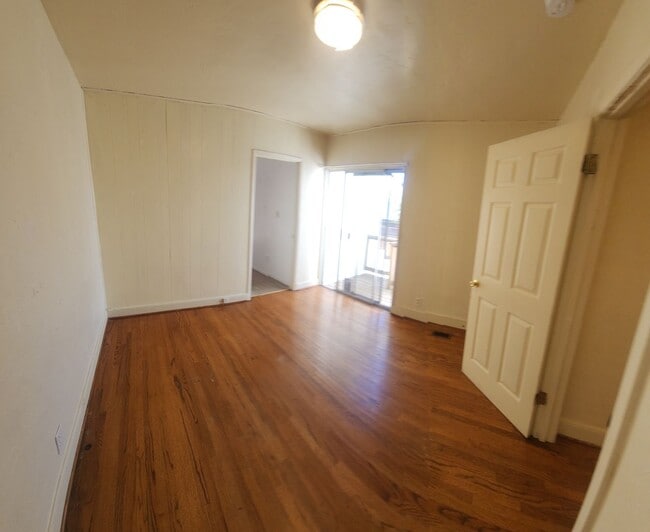 Building Photo - 7 Bedroom 3 bath home close to POLY!!!!