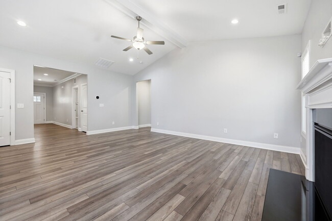 Building Photo - 511 Pondpine Ln