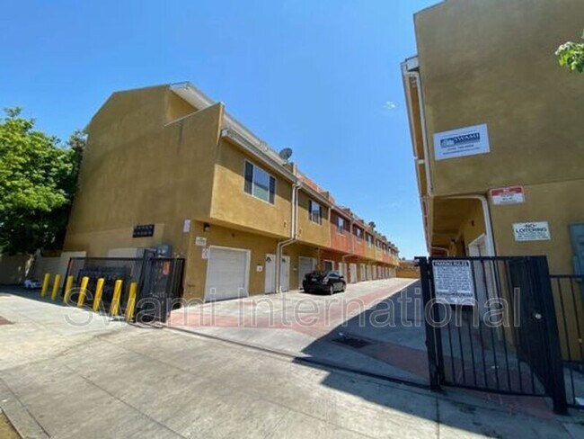 Building Photo - 5010 S Figueroa St