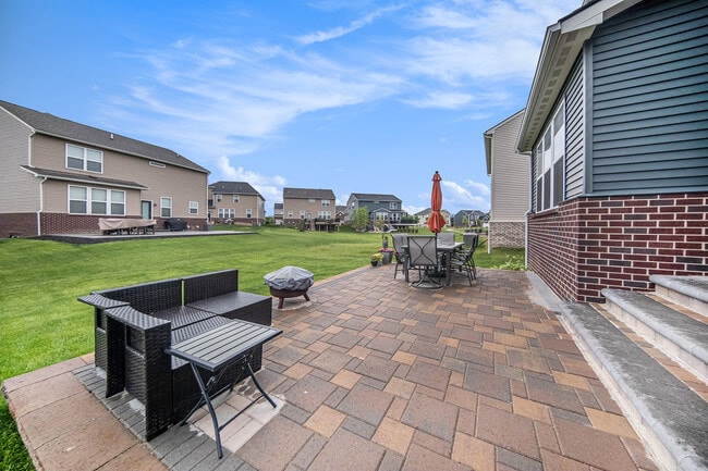 Building Photo - 882 Groveland Cir