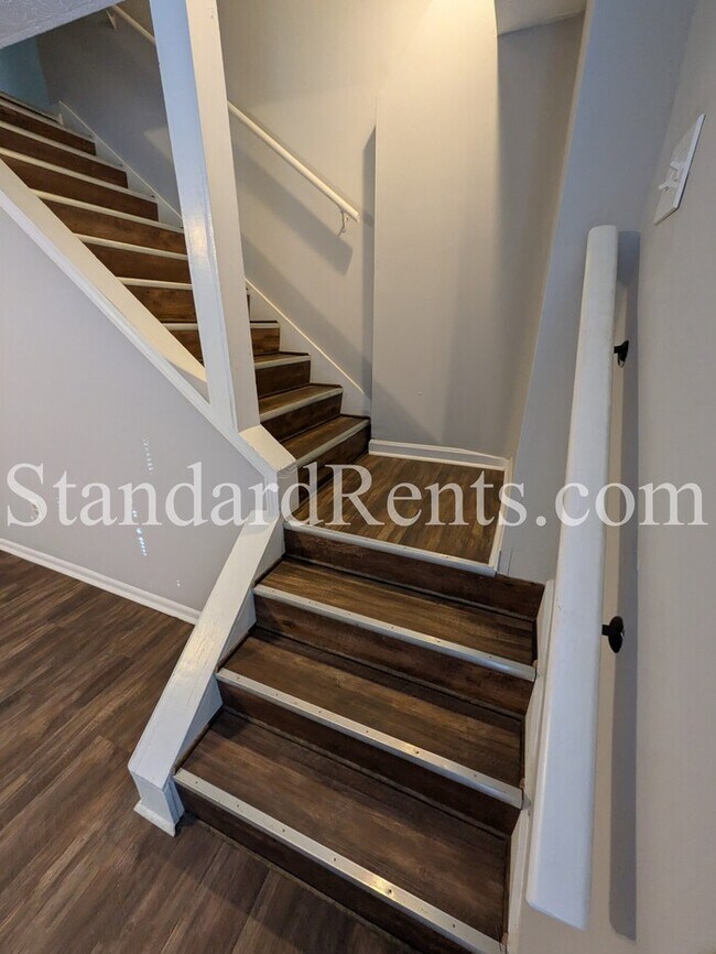 Building Photo - 622 Hickory Hollow Ln