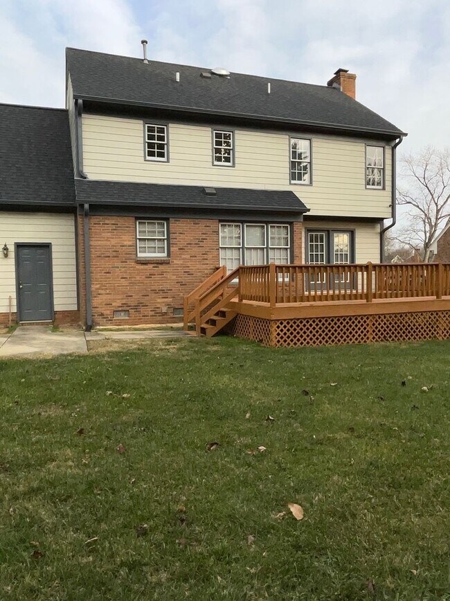 Building Photo - 3 Bedroom Home With Large Bonus Room!