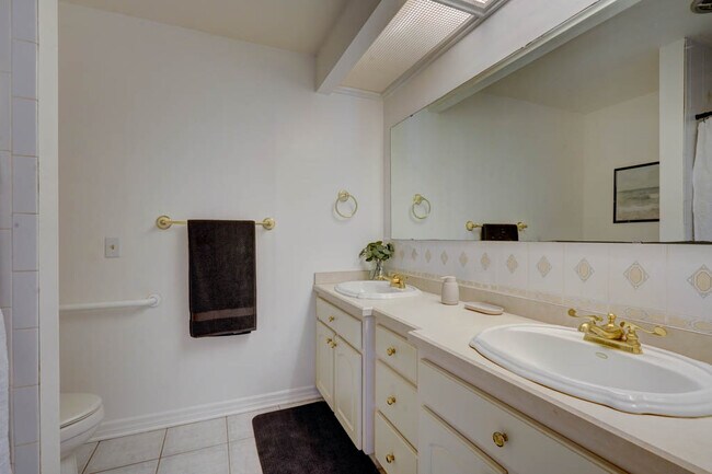 Building Photo - 107 Jamaica Dr