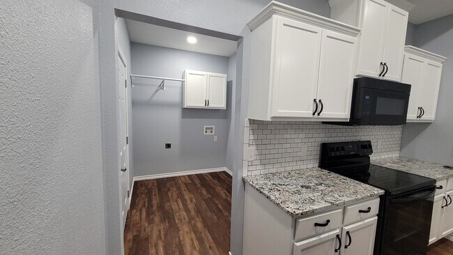 Building Photo - 109 S Bois D Arc St