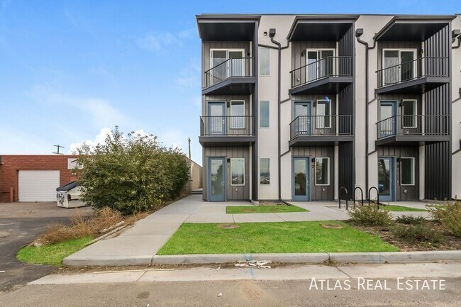 Building Photo - 2620 S Delaware St