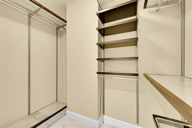 Building Photo - 2633 NE 14th Ave