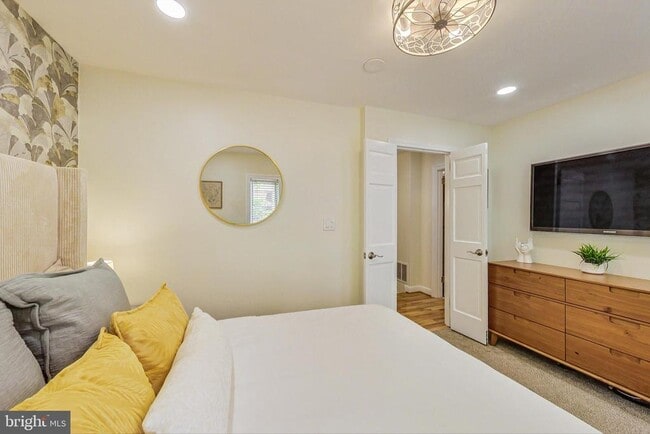 Building Photo - 4814 Hampden Ln