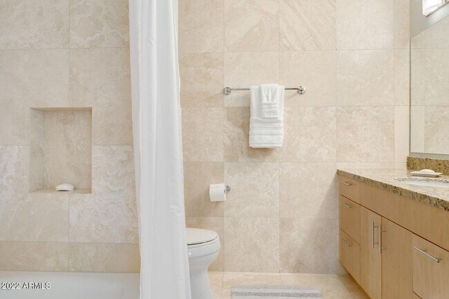 Building Photo - 7117 E Rancho Vista Dr