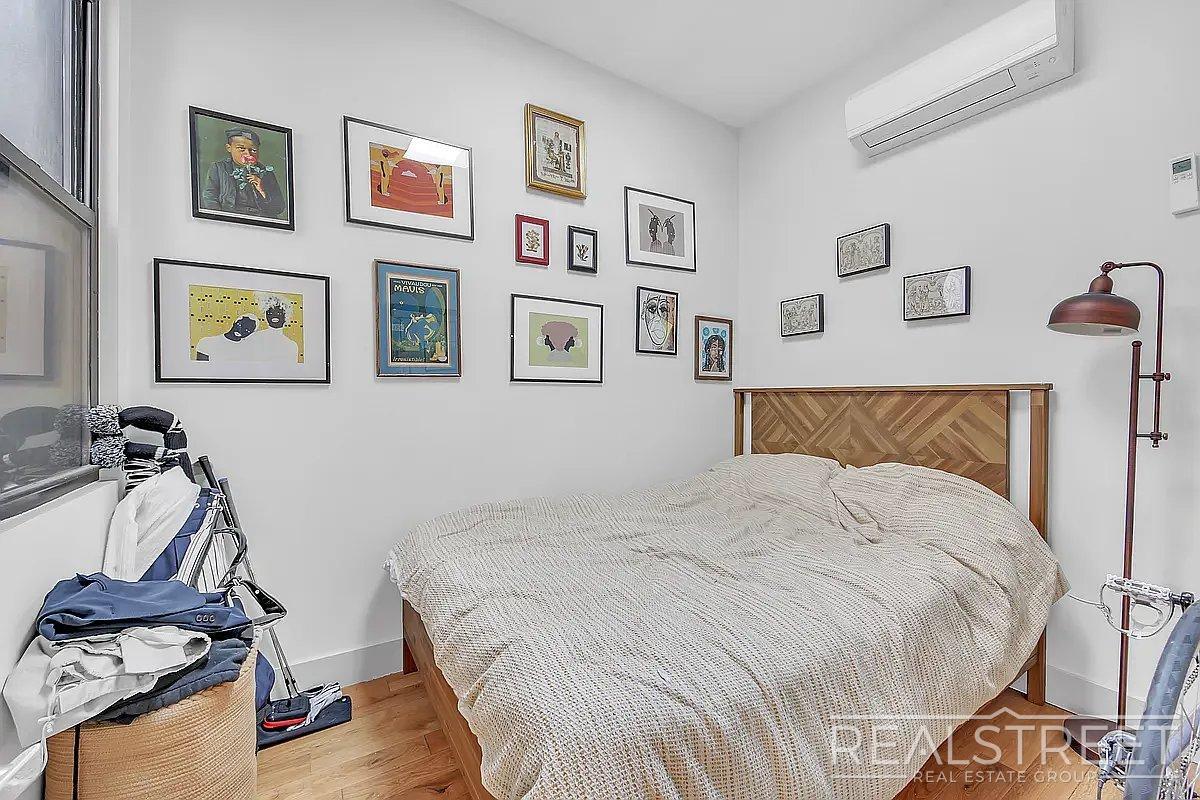 Building Photo - Beautiful 3 bed / 1 bath apartment in Bushwick, prime location!